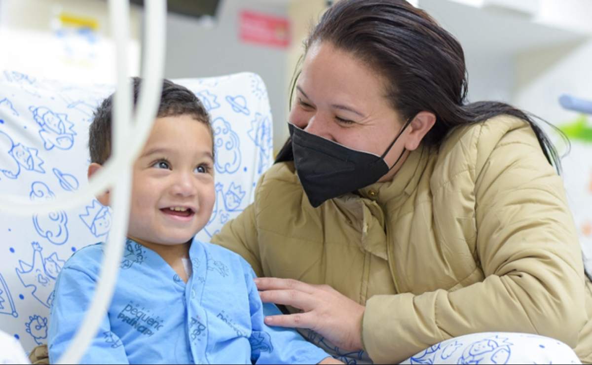 Criança paciente do Hospital Pequeno Principe trata um caso de doença renal crônica