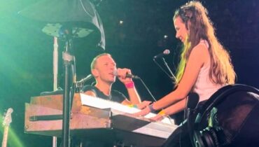 Curitibana toca piano com Chris Martyn, do Coldplay