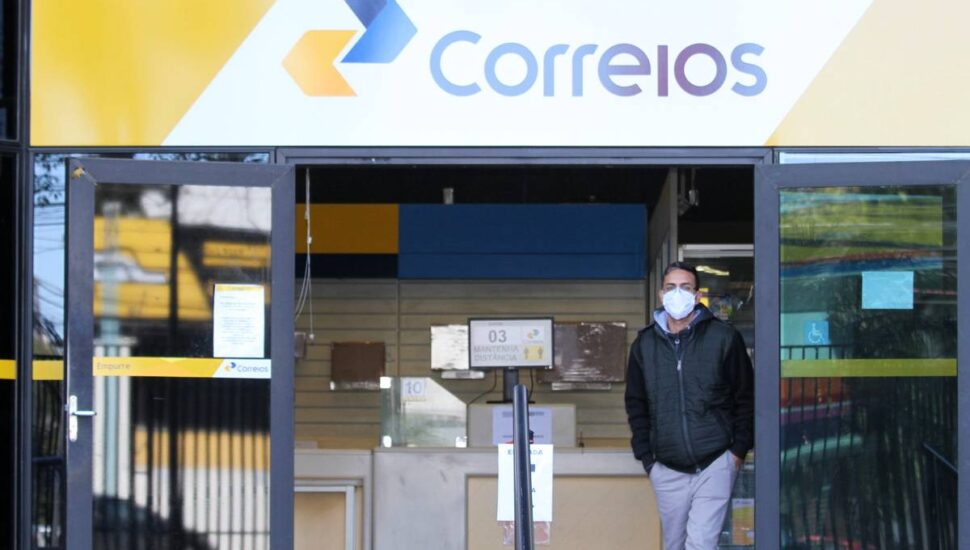 Fachada dos Correios em Curitiba