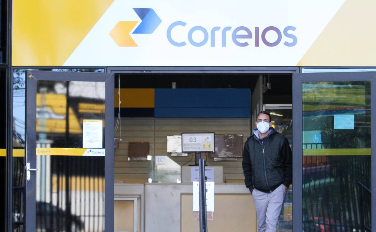 Fachada dos Correios em Curitiba