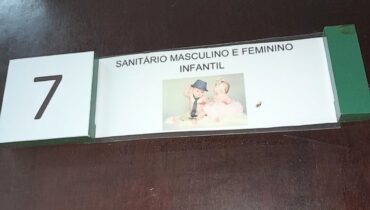Pais se revoltam com banheiro unissex em CMEI de Curitiba