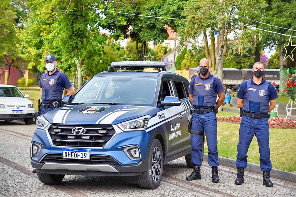 Guarda Municipal de Colombo ganha porte de arma de fogo