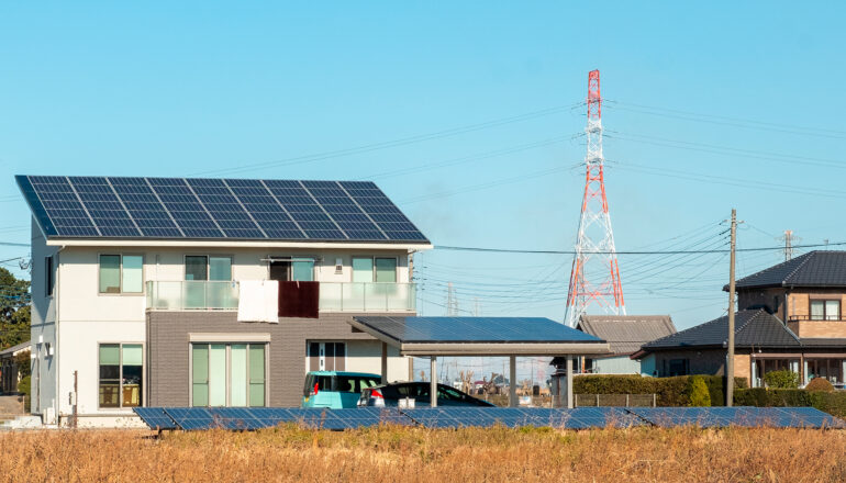 O sistema on grid de energia trabalha conectado à rede local de energia elétrica | Foto: Shutterstock