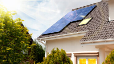Uma das vantagens da energia solar: a estrutura de captação e geração garante a valorização do seu imóvel para uma possível venda ou locação | Foto: Shutterstock