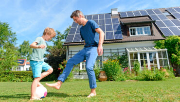 O uso de energia solar é uma ótima opção de energia limpa e renovável, que gera muita economia para o consumidor | Foto: Shutterstock