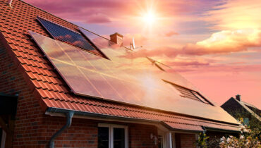 Um sistema de captação de energia solar tem retorno de investimento de 4 anos e durabilidade de 25 | Foto: Shutterstock