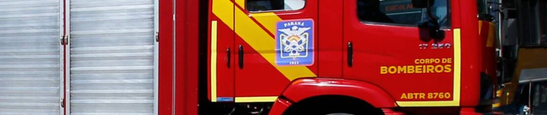 viatura do corpo de bombeiros do Paraná.