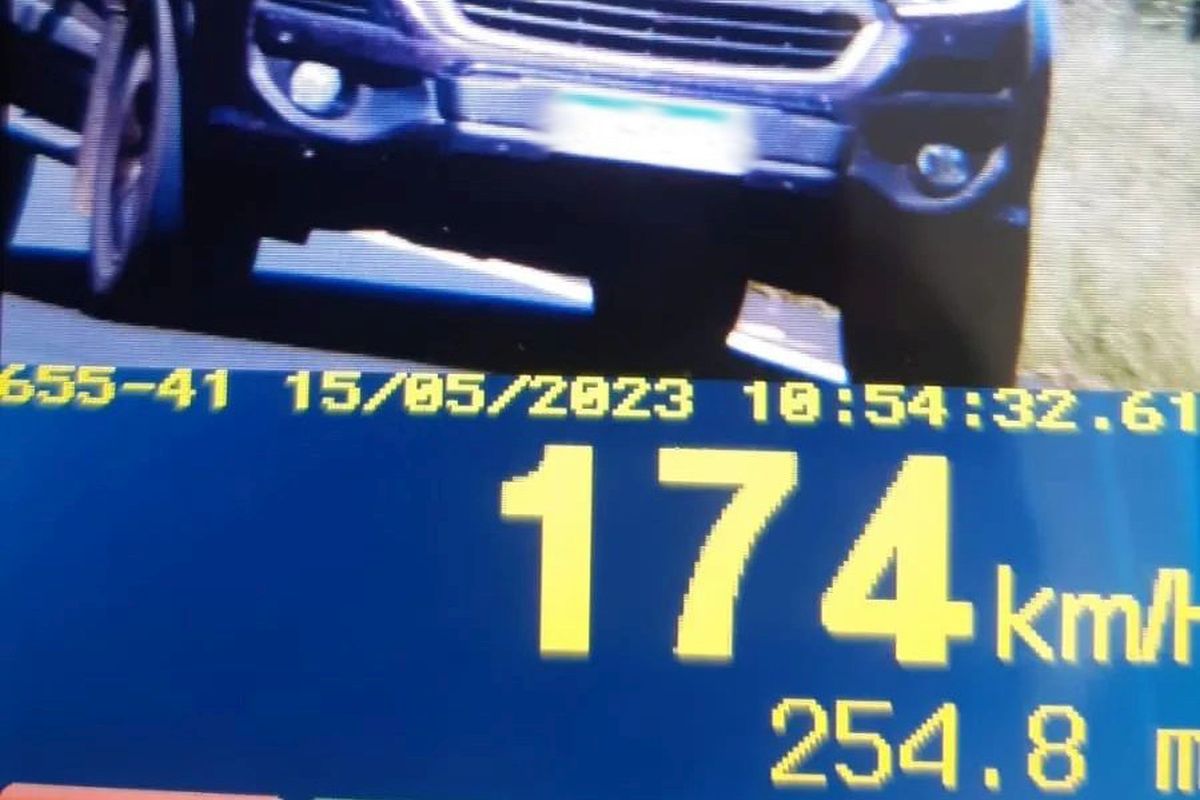 Carro a 174 km/h