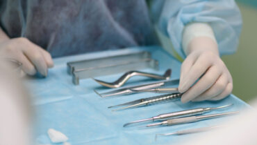 A formação profissional em instrumentação cirúrgica: cursos, certificações e desafios