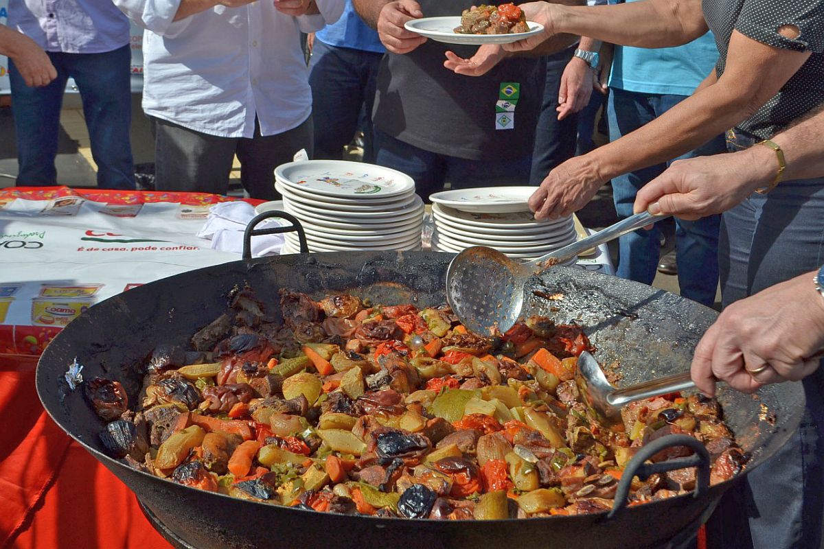 Feierlichkeiten in Paraná im Juli;  Von Fisch bis Lamm beim The Pit und Texas Fest