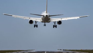 Pista ampliada do aeroporto de Foz do Iguaçu não recebe grandes aviões