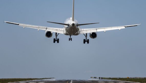 Pista ampliada do aeroporto de Foz do Iguaçu não recebe grandes aviões