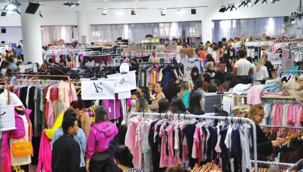 Bazar em Curitiba tem até 70% de desconto e marcas famosas