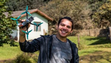 Cursos de piloto de drone em Curitiba indicam caminho para profissão com salários atraentes