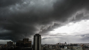 Tempestade vindo! Curitiba tem alerta para chuva forte e ventos de até 100 km/h