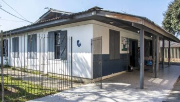 Imagem mostra a unidade de saúde Salvador Allende, que será fechada para reforma em Curitiba