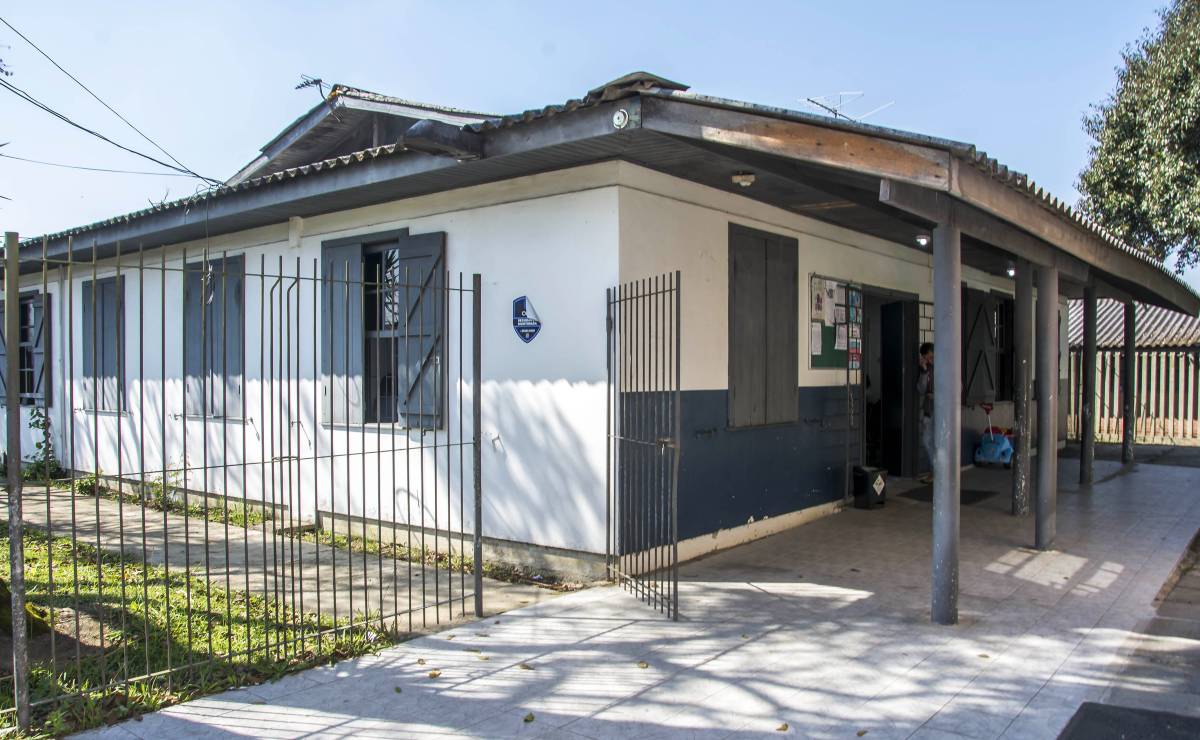 Imagem mostra a unidade de saúde Salvador Allende, que será fechada para reforma em Curitiba