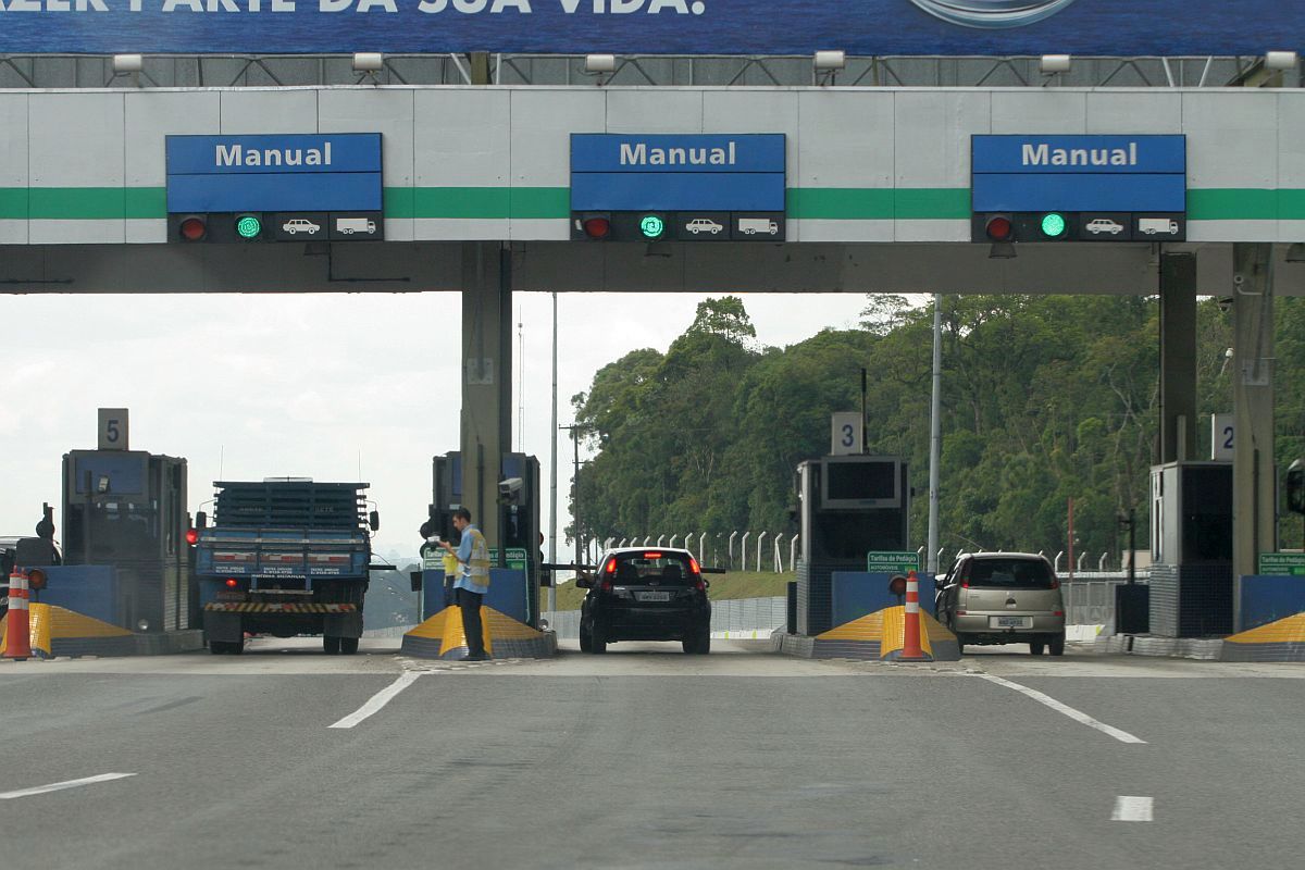 Pedágio em rodovia do Paraná.