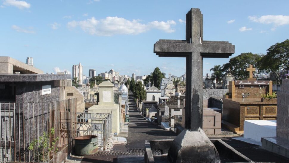 Cemitério em Curitiba