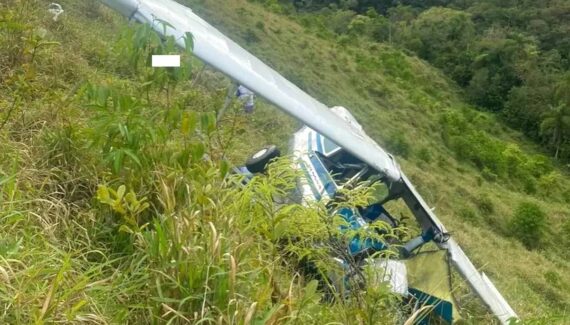 Imagem mostra o avião que caiu na região metropolitana de Curitiba