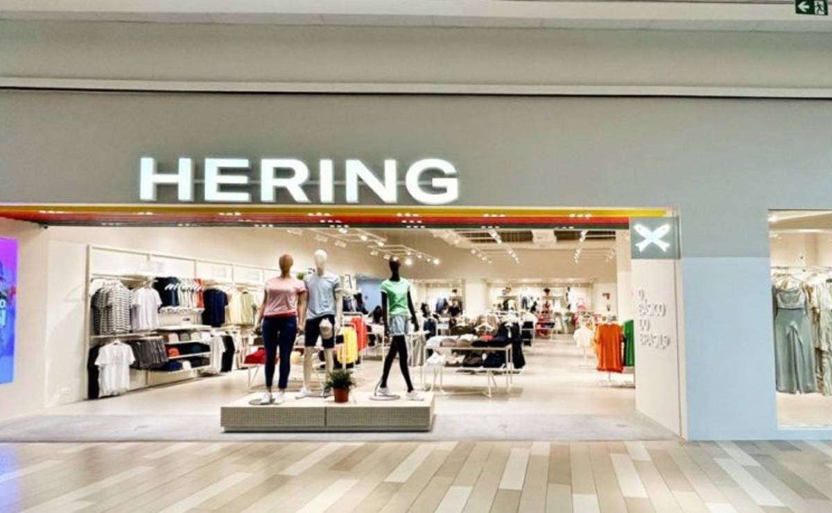 Imagem mostra a fachada da megaloja da hering em shopping de curitiba