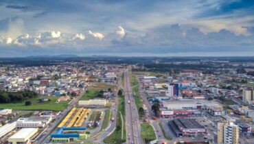 Imagem mostra uma vista aérea de Fazenda Rio Grande