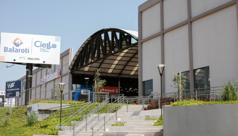 imeiro mall horizontal de Curitiba contempla diferentes iniciativas sustentáveis, como energia solar e reuso de água MACOPA