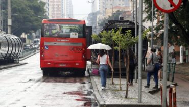 Abafado e instável: tempo em Curitiba imprevisível nesta quinta-feira