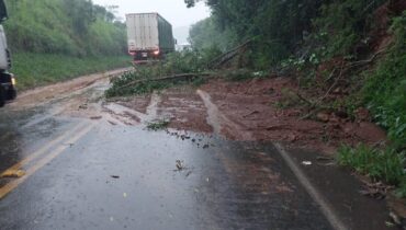 Rodovias do Paraná têm bloqueios e novos estragos com as chuvas; saiba onde