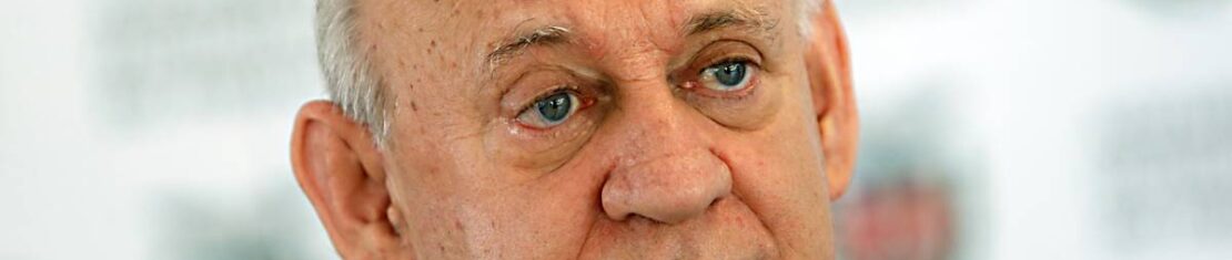 Imagem mostra o deputado Ademar Traiano