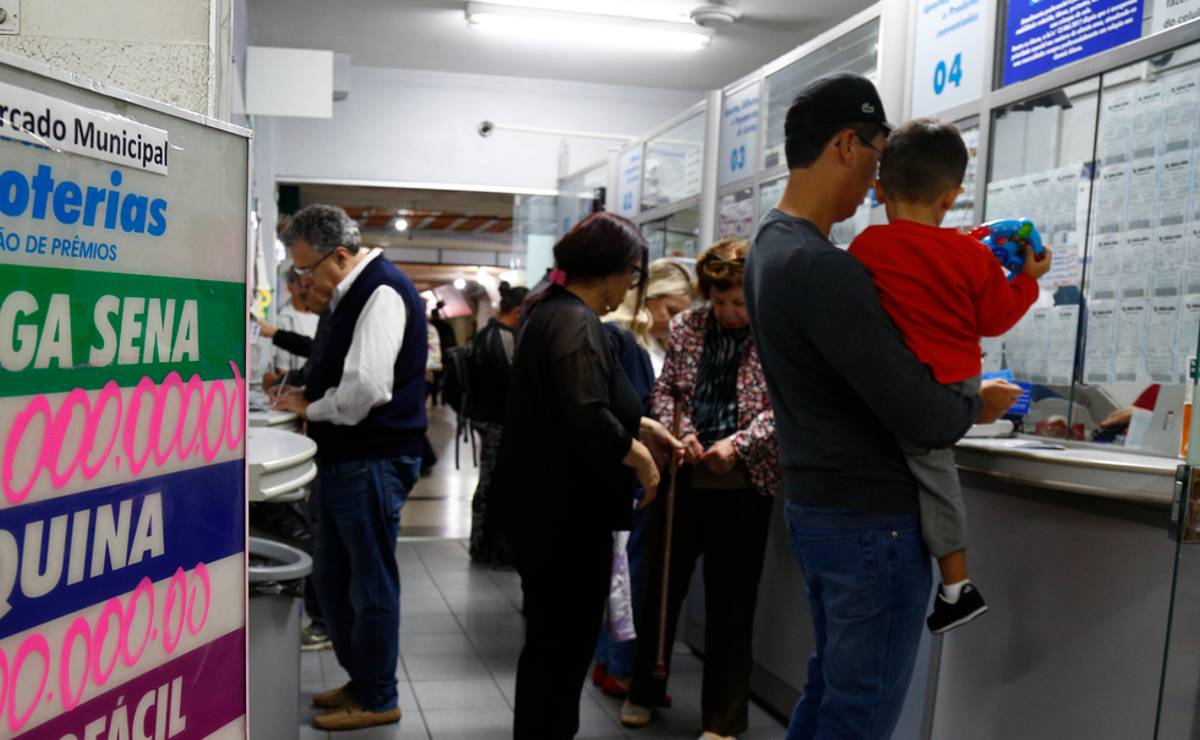 Imagem mostra uma lotérica de Curitiba