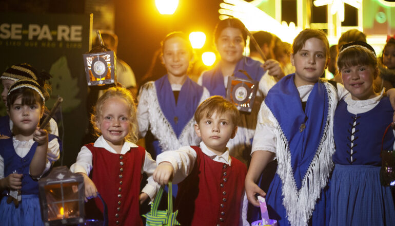 festa das lanternas no bosque alemão