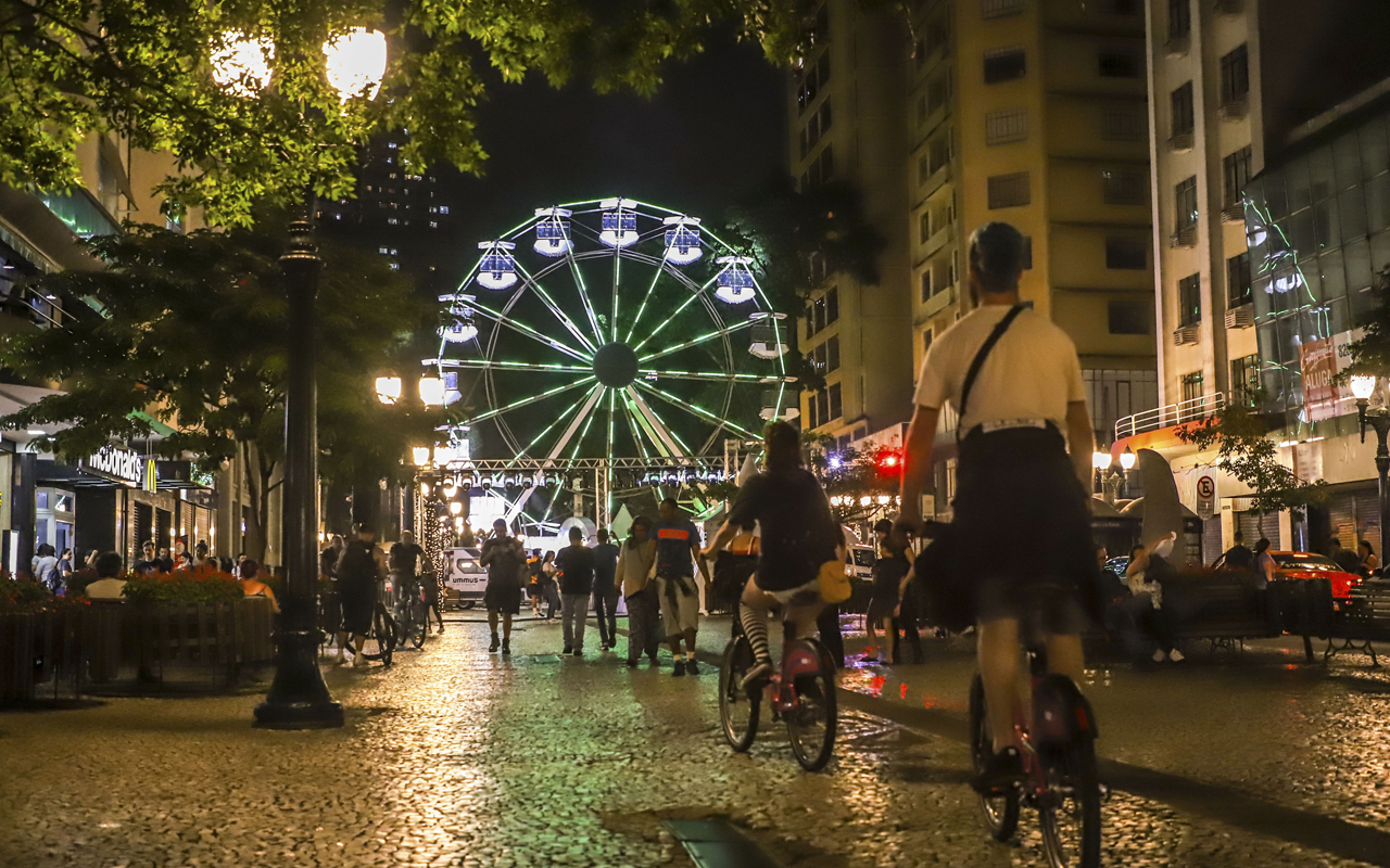 roda gigante do calçadão da rua xv funciona até sábado 23/12
