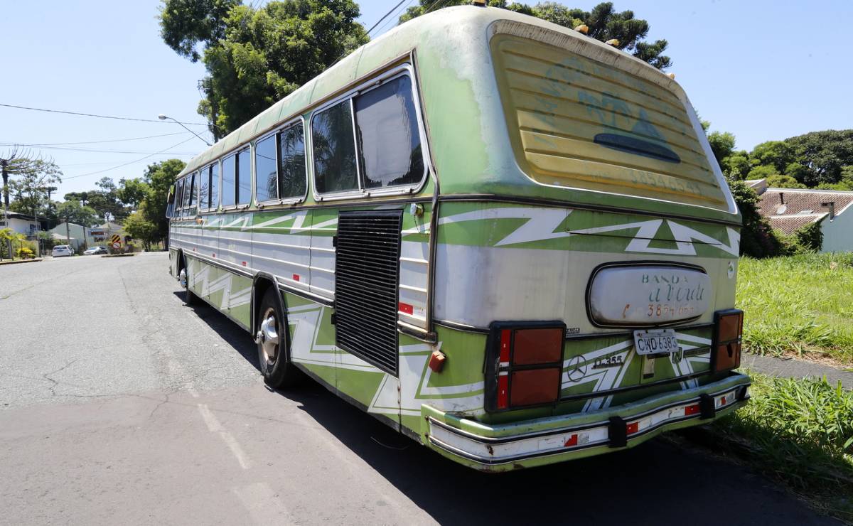 Ônibus raro que foi de famosa dupla sertaneja agora pertence a curitibano