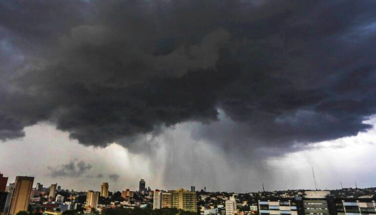 Tempestade a caminho do Paraná! Inmet emite aviso de alerta laranja