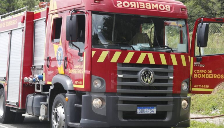 Princípio de incêndio em hospital de Curitiba mobiliza bombeiros na madrugada