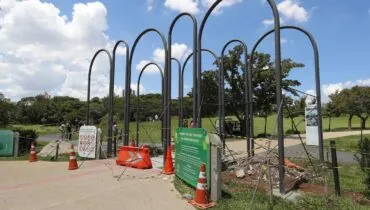 Após polêmica, prefeitura de Curitiba cancela instalação de catracas no Jardim Botânico