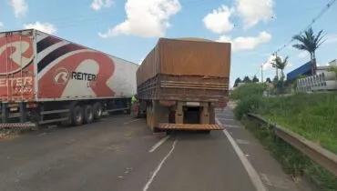 Caminhoneiro bêbado causa congestionamento de 8 km na BR-376; resultado do bafômetro impressiona