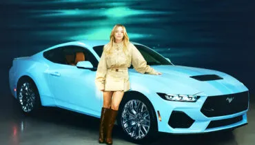 Ford cria Mustang GT 2024 assinado pela atriz Sweeney