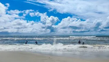 Banho de mar liberado nas praias do Paraná? Veja o que diz último boletim de balneabilidade