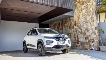 Renault Kwid E-Tech passa a custar R$ 99.990