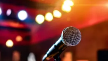 Gastrobar de Curitiba lança karaokê com música ao vivo