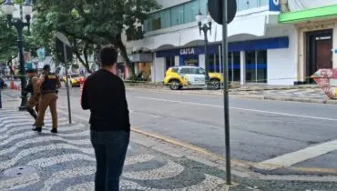 Ameaça de bomba em Curitiba? Polícia é mobilizada após vigilante encontrar pacote suspeito