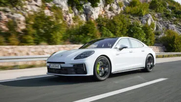 Porsche apresenta duas versões E-Hybrid do novo Panamera