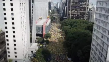 Bolsonaro reúne milhares na Paulista e em discurso fala em abuso de alguns no país