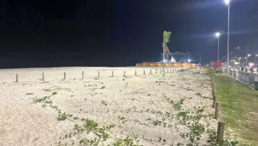 Com investimento milionário, Paraná instala superpostes na praia de Matinhos
