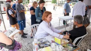 Ação na Rua XV reúne mais de 20 serviços gratuitos: de saúde a negócios