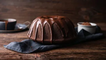 Cinco receitas de bolo de chocolate para curtir a tarde de domingo