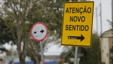 Rua de Curitiba muda de sentido perto de escola, creche e posto de saúde; saiba onde