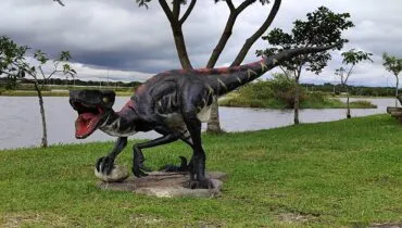 Dinossauros gigantes invadem cidade da Grande Curitiba; exposição é gratuita